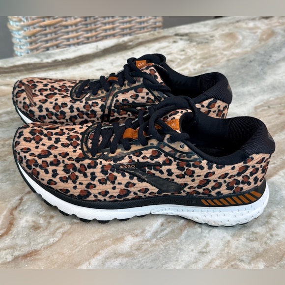 Womens BROOKS Adrenaline GTS 20 Run Wild leopard sneakers- Size 7.5 - Picture 2 of 10